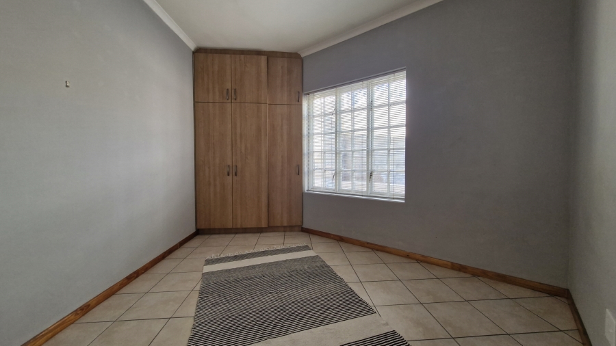 5 Bedroom Property for Sale in Middedorp Western Cape